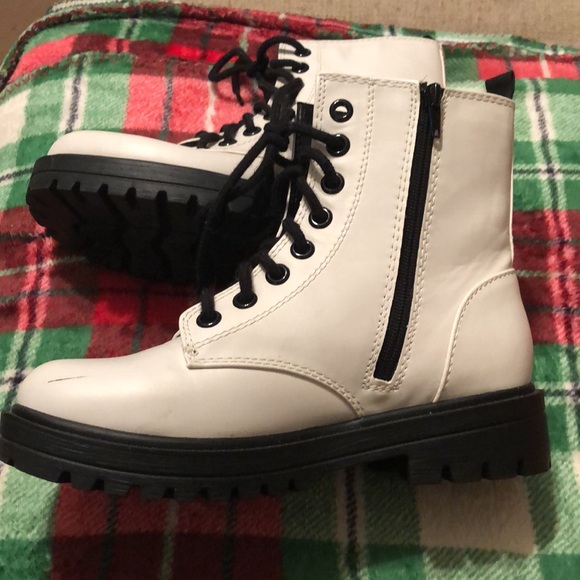 NWOB Unr8ted WHITE combat boots - Picture 6 of 7